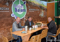 Groei Balans was ook present op de beurs en werd gerepresenteerd door Rene Jochems en Rene van Gastel. De heren waren in gesprek met Jos Overmeer van Boomkwekerij Overmeer. Groei Balans bied onder andere curcussen, lezingen en allerlei adviezen aan die gaan over bodemverbeteraars.